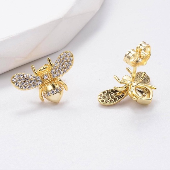 Sparkling Gold Bee Earrings - Picture 4 of 4